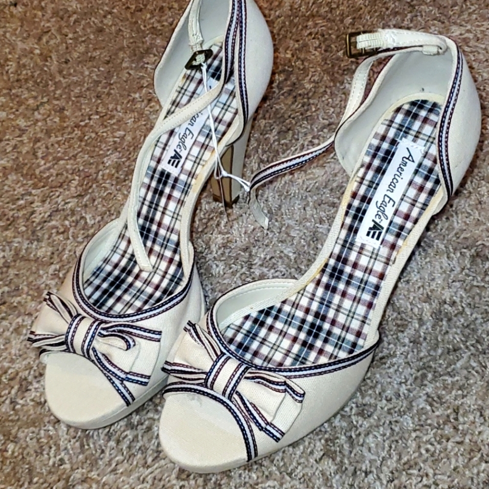 Bow tie heels